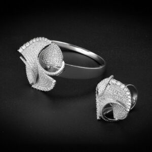 اسوارة مع خاتم زيركون وردة